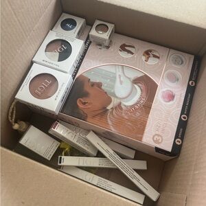 TIGI Rose Gold & White Facial Cleansing Brush Set